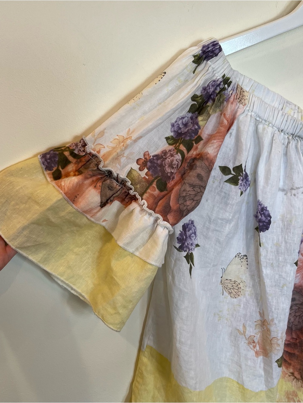 HESTER & ORCHARD LINEN BLEND Top Bishop Sleeve Butterfly Watercolor Large Ruffle - Picture 2 of 6